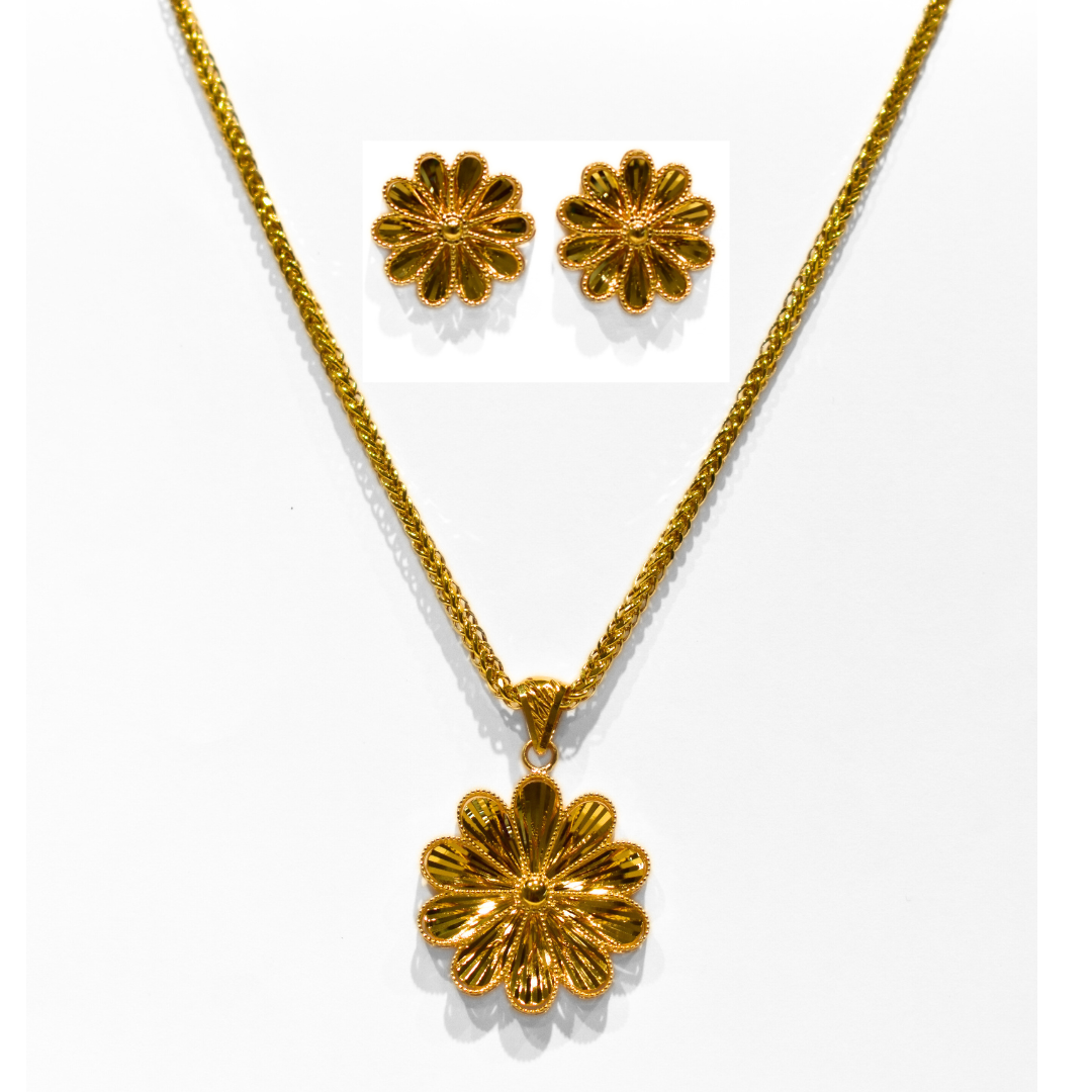Picture of Gold Pendant and Stud Set